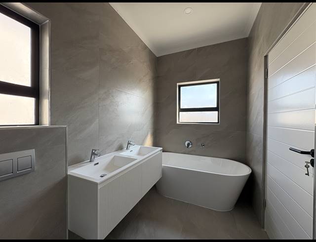 4 BEDROOM HOUSE FOR SALE IN SANDOWN